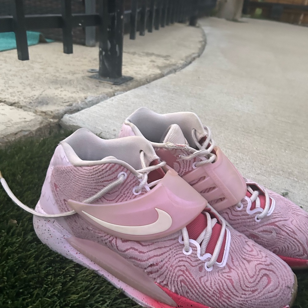 Nike Women's Pink and White Athletic Shoes